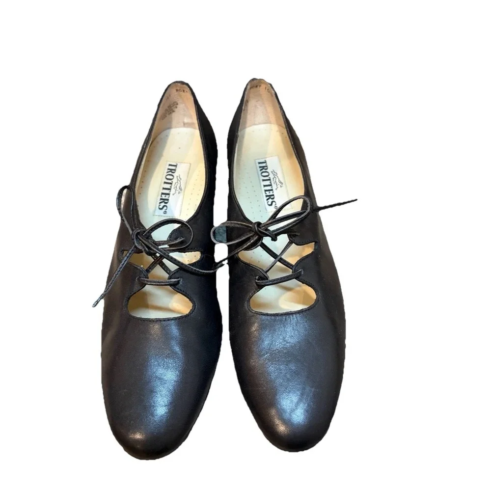 Trotters Vintage Roxy low heel black Leather Lace-Up Pumps Round Toe size 10N